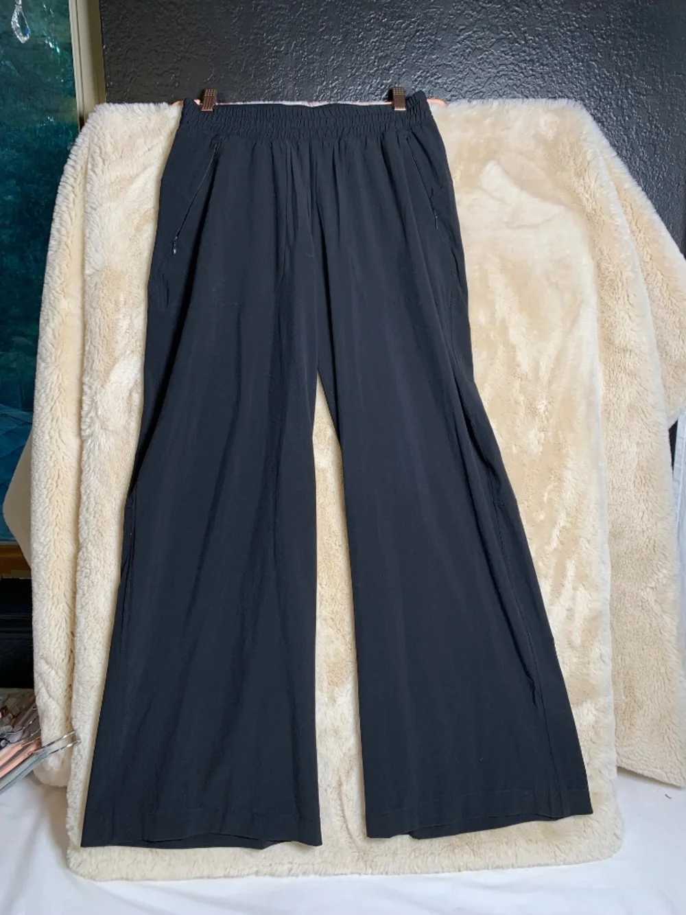 Lululemon black loose fit elastic waist athletic pant sz 6